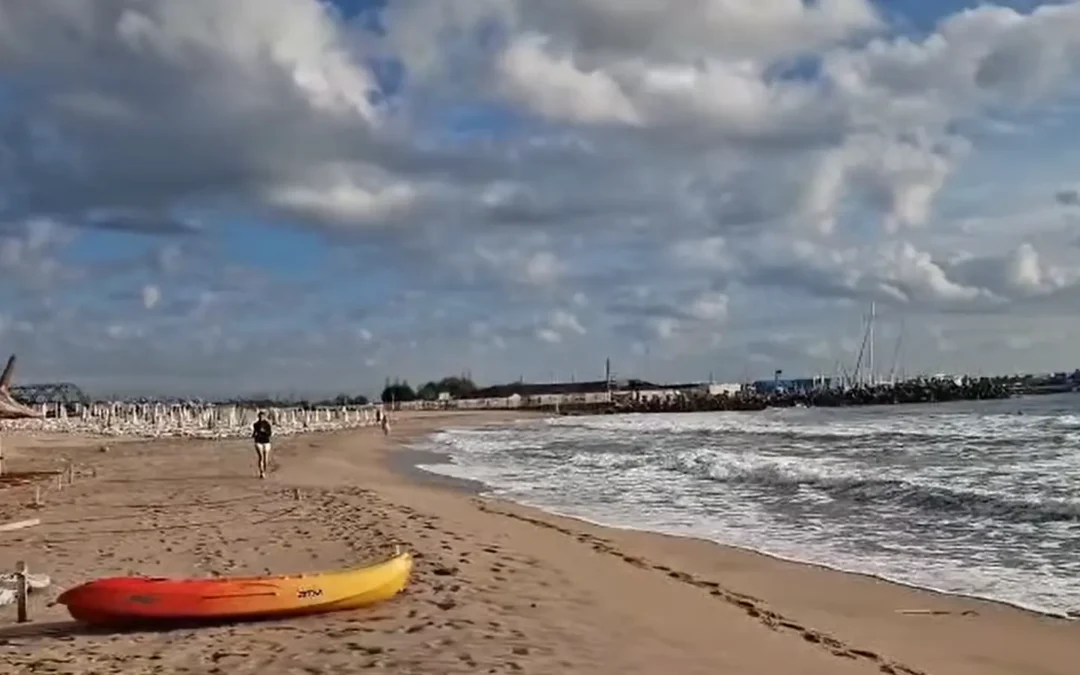 Marea face din nou spectacol la Eforie pe 15.09.2025