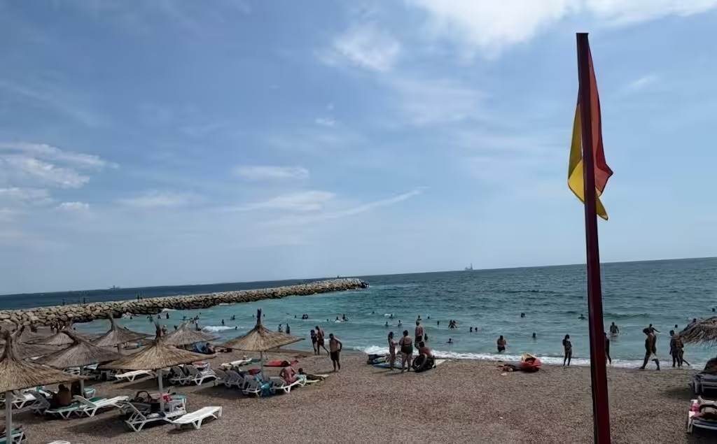 Mergi la plajă în Eforie azi? Ce trebuie să știi înainte să intri în apă (27 Iulie 2026)