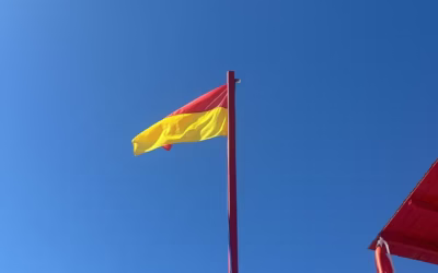 Cum e marea astăzi în Eforie Sud? Steag roșu-galben(prezența salvamarilor, fără restricții) pe 26 Iulie 2026
