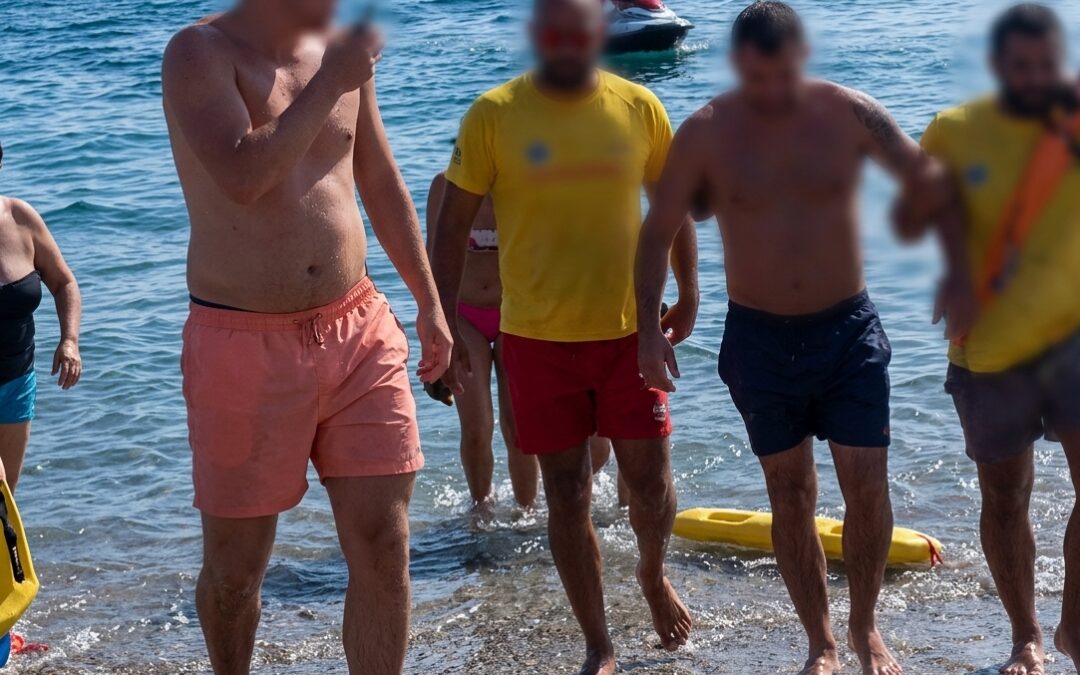 Eforie Sud: Turist polonez adus în siguranță la mal în condiții de steag roșu